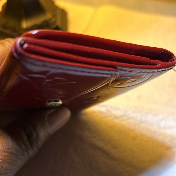 Louis Vuitton
Louis Vuitton Red Monogram Vernis Ludlow Wallet - Picture 3 of 10
